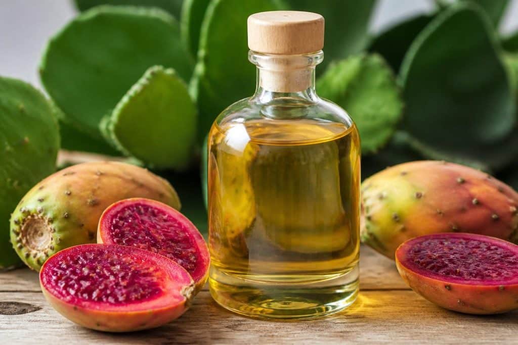découvrez notre huile de pépins de figue de barbarie bio, pure et pressée à froid, reconnue pour ses bienfaits exceptionnels sur la peau et les cheveux. qualité premium, 100% naturelle et efficace.